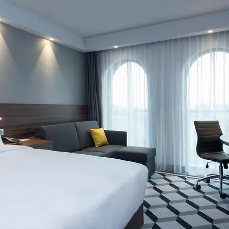 Отель Hampton By Hilton Old Town Познань