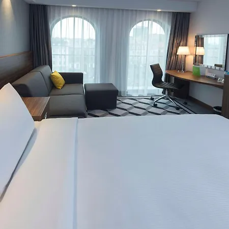Отель Hampton By Hilton Old Town 3*