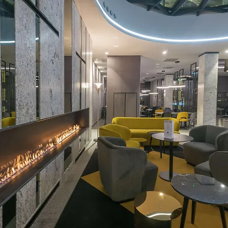 Отель Hampton By Hilton Old Town 3*