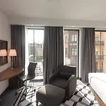 מלון Hampton By Hilton Old Town