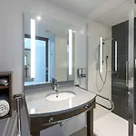 מלון Hampton By Hilton Old Town 3*