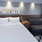 Hampton By Hilton Old Town פוזנן