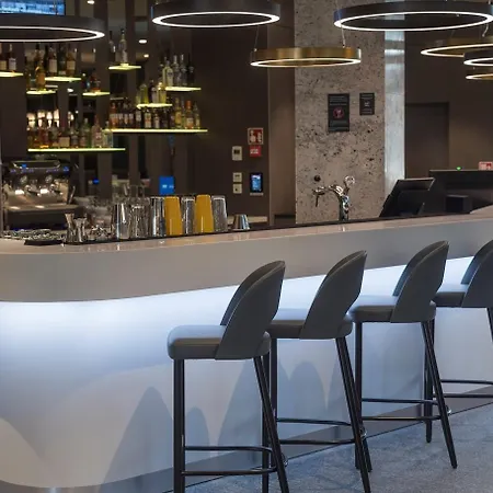 Готель Hampton By Hilton Old Town 3*