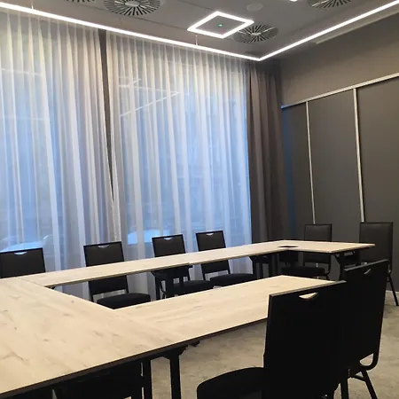 Отель Hampton By Hilton Old Town 3*