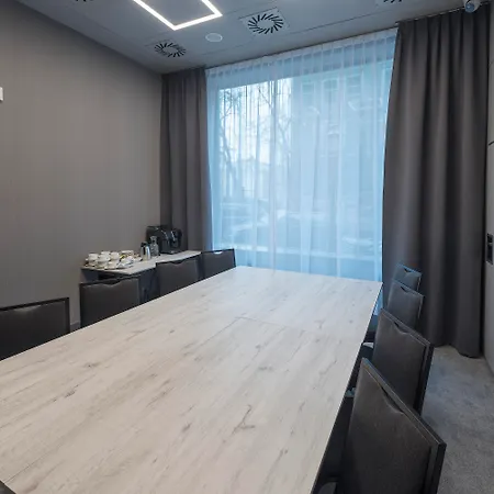 Отель Hampton By Hilton Old Town