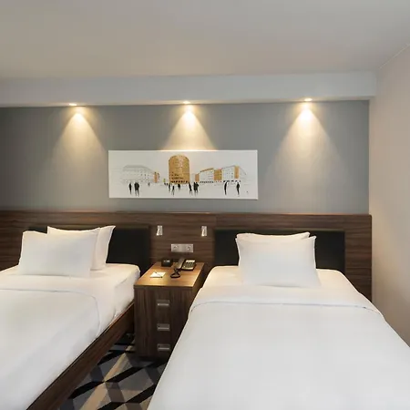 Отель Hampton By Hilton Old Town Познань