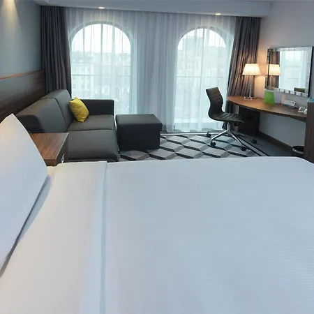 Hampton By Hilton Old Town Отель Познань