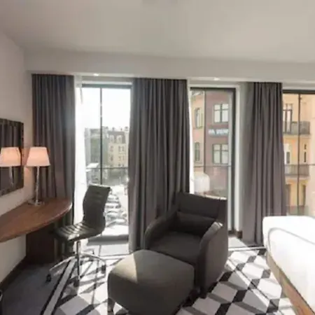 Отель Hampton By Hilton Old Town