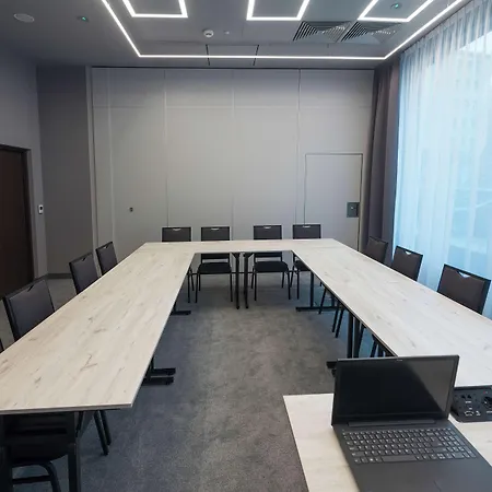 Отель Hampton By Hilton Old Town 3*