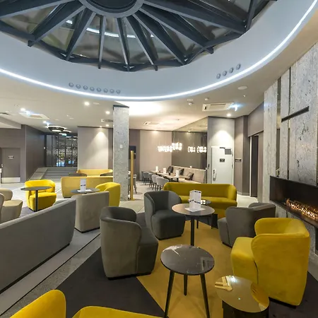 Hampton By Hilton Old Town מלון
