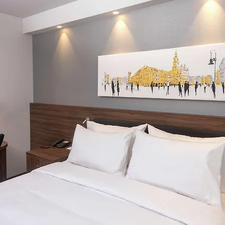 Отель Hampton By Hilton Old Town 3*