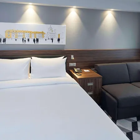 Hampton By Hilton Old Town Познань