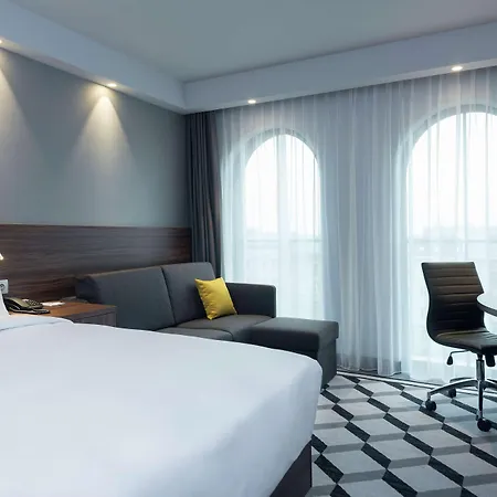 Hampton By Hilton Old Town Готель Познань