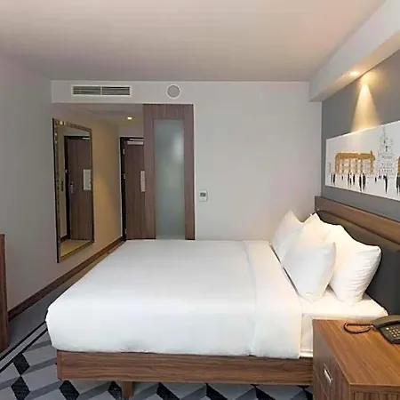 Hampton By Hilton Old Town Готель