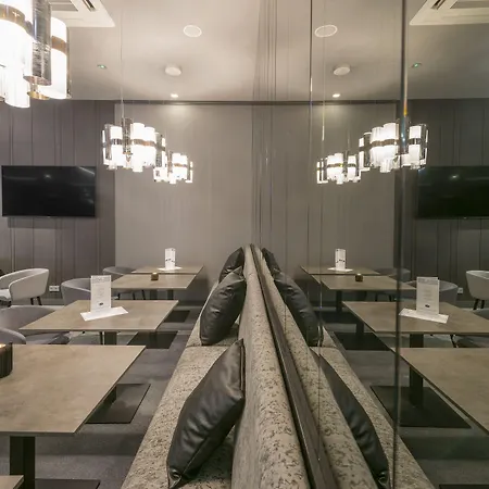 Готель Hampton By Hilton Old Town