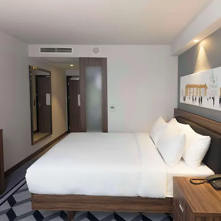 Hampton By Hilton Old Town Готель Познань
