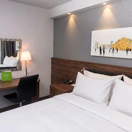 Hampton By Hilton Old Town Познань